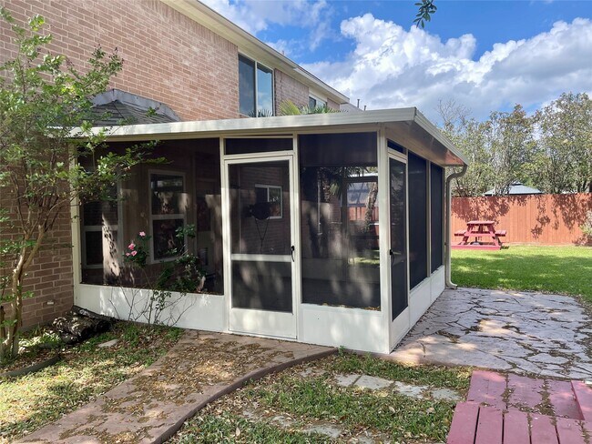 Building Photo - 6710 Creek Village Dr