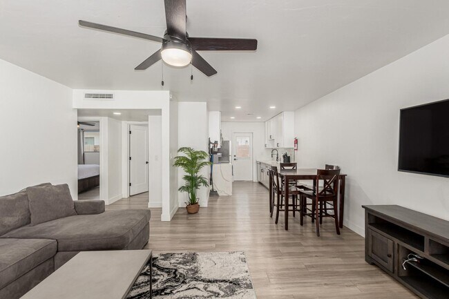 Building Photo - 6616 E Avalon Dr