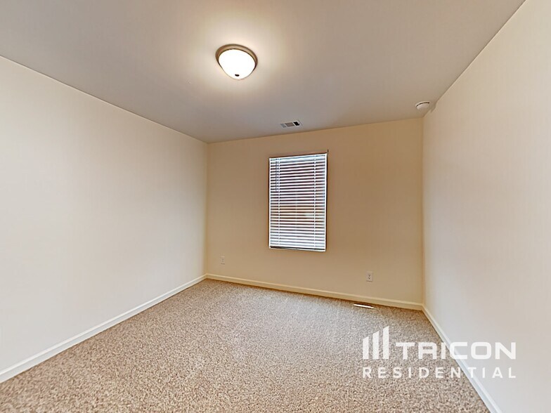 Building Photo - 315 Trail Winds Dr