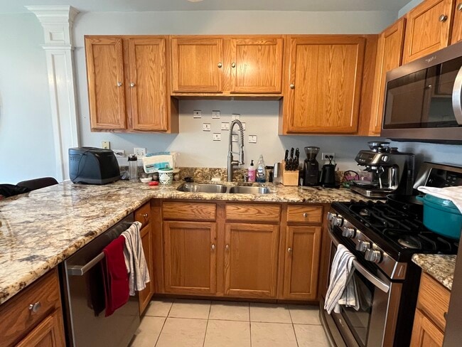 Building Photo - 408 Woodview Cir