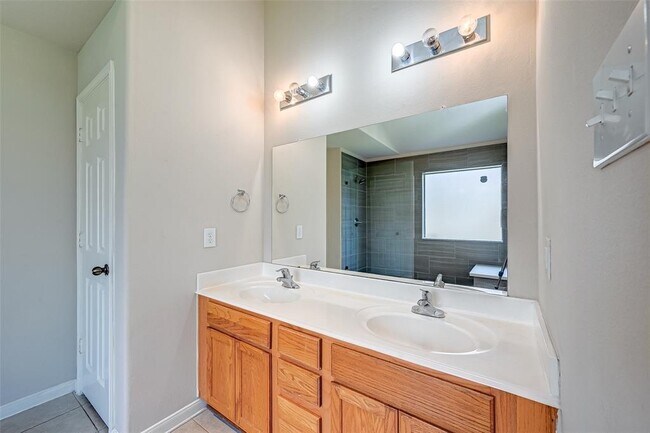 Building Photo - 2310 Diamond Springs Dr