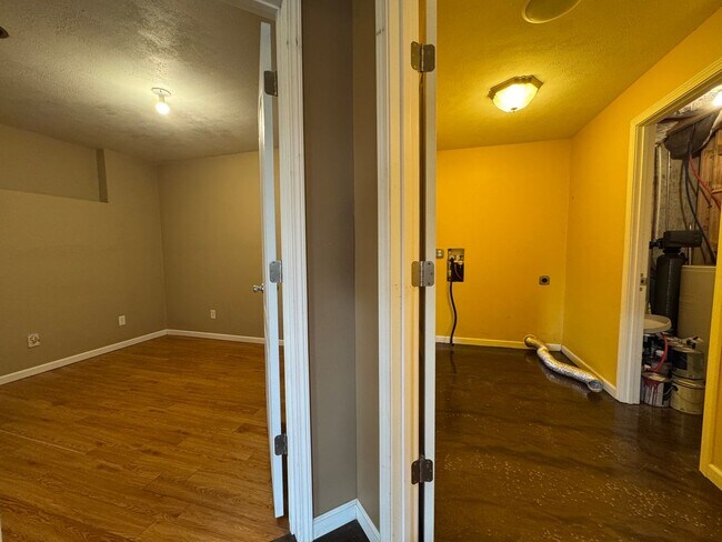 Building Photo - Beautiful spacious home in Waynesville