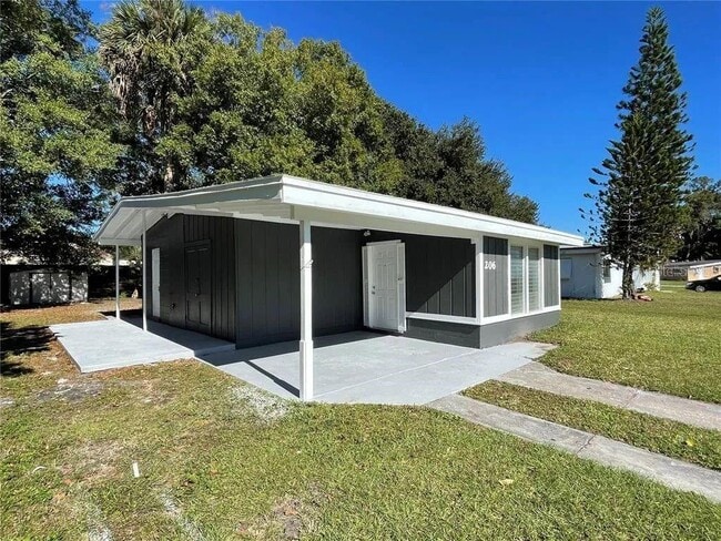 Building Photo - 206 Poinciana Cir