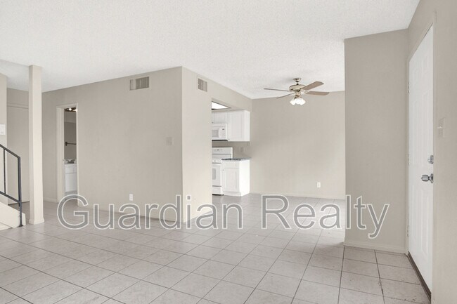 Building Photo - 2209 Tall Pine Dr