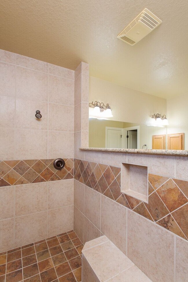 Building Photo - Beautiful 4 Bedroom Rental Home in Lytle, ...