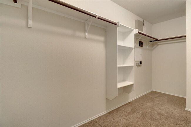 Building Photo - 330 Briar Park Dr