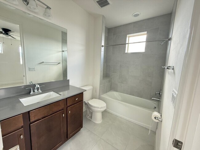 Building Photo - 5/4 spacious Saint Cloud Home