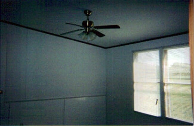 Building Photo - Quiet 3 Bedroom in Burnsville