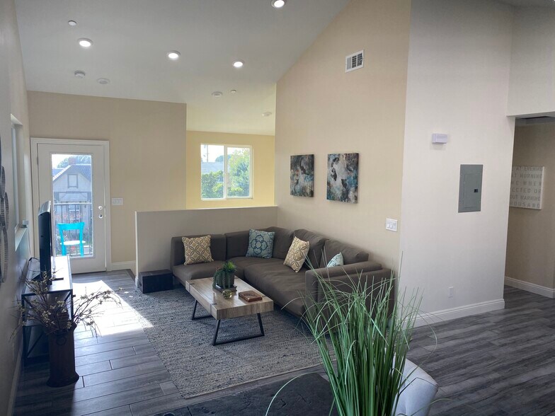 Building Photo - 3525 Percy St