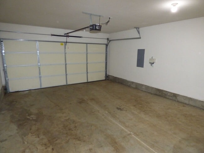 Building Photo - 3 bed 2.5 bath House in Stayton!! Close to...