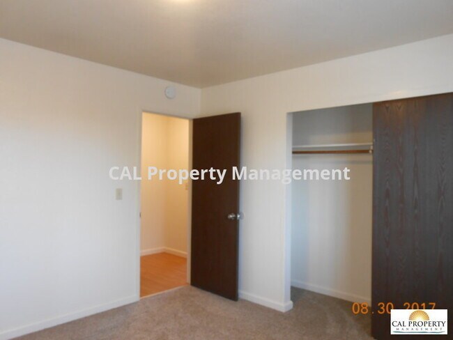Building Photo - North Salinas 2 Bedroom Apartment!