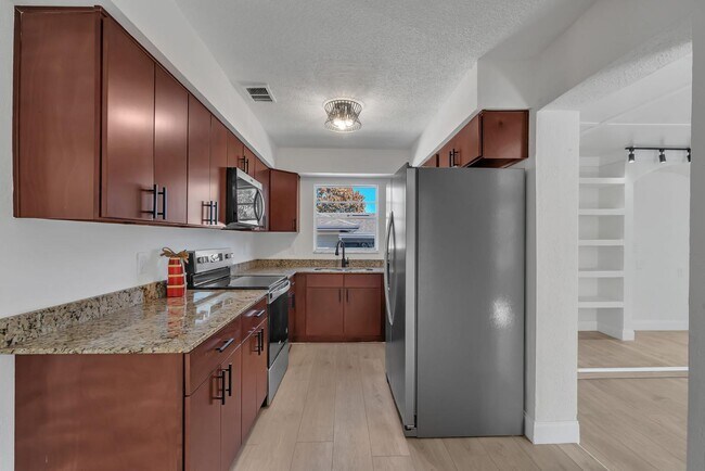 Building Photo - 1303 Charles St