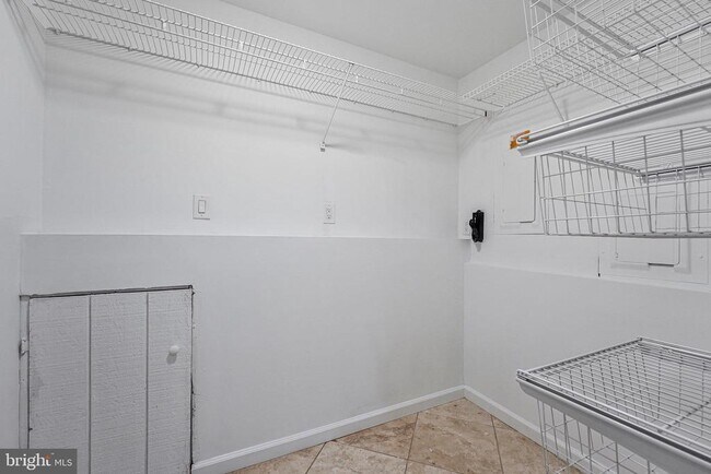 Building Photo - 8115 King Arthurs Ct