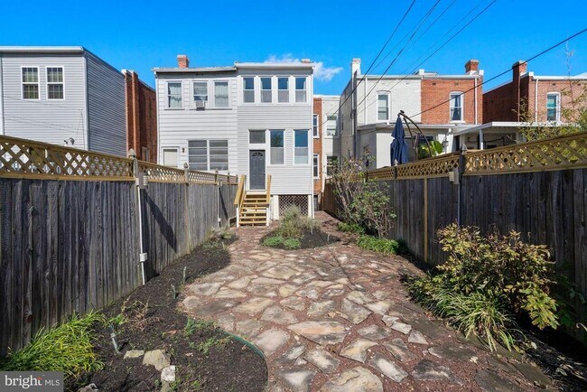 Building Photo - 426 Shepherd St NW