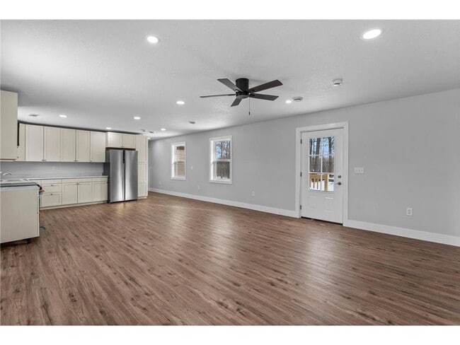 Building Photo - 1768 US-8