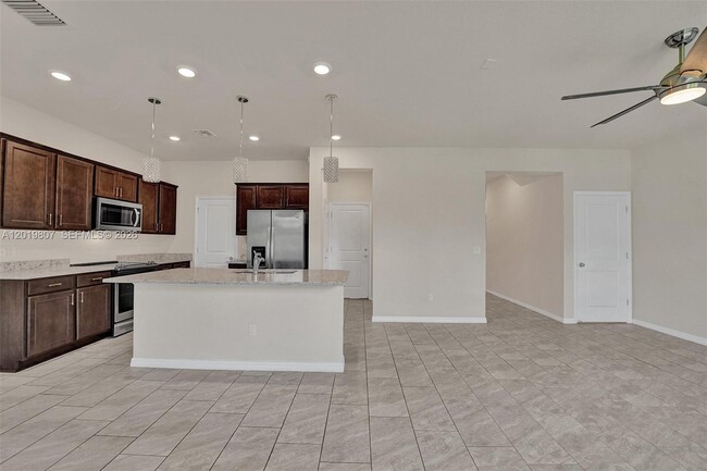 Building Photo - 4764 Eucalyptus Dr