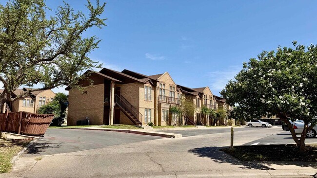 Building Photo - 201 Martingale