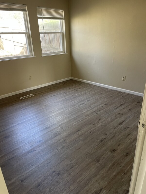 Building Photo - 497 S Wood Ave