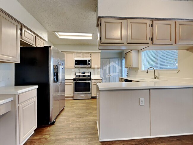 Building Photo - 5412 Big Bend Dr