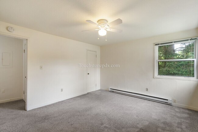 Building Photo - Welcoming 1 BD | 1 BA Conveniently Located...