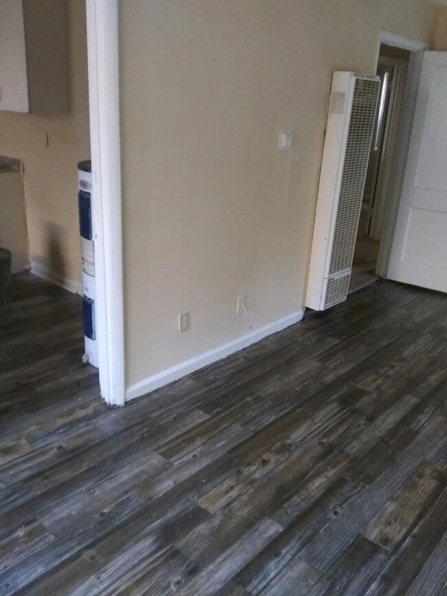 Building Photo - 457 King Rd