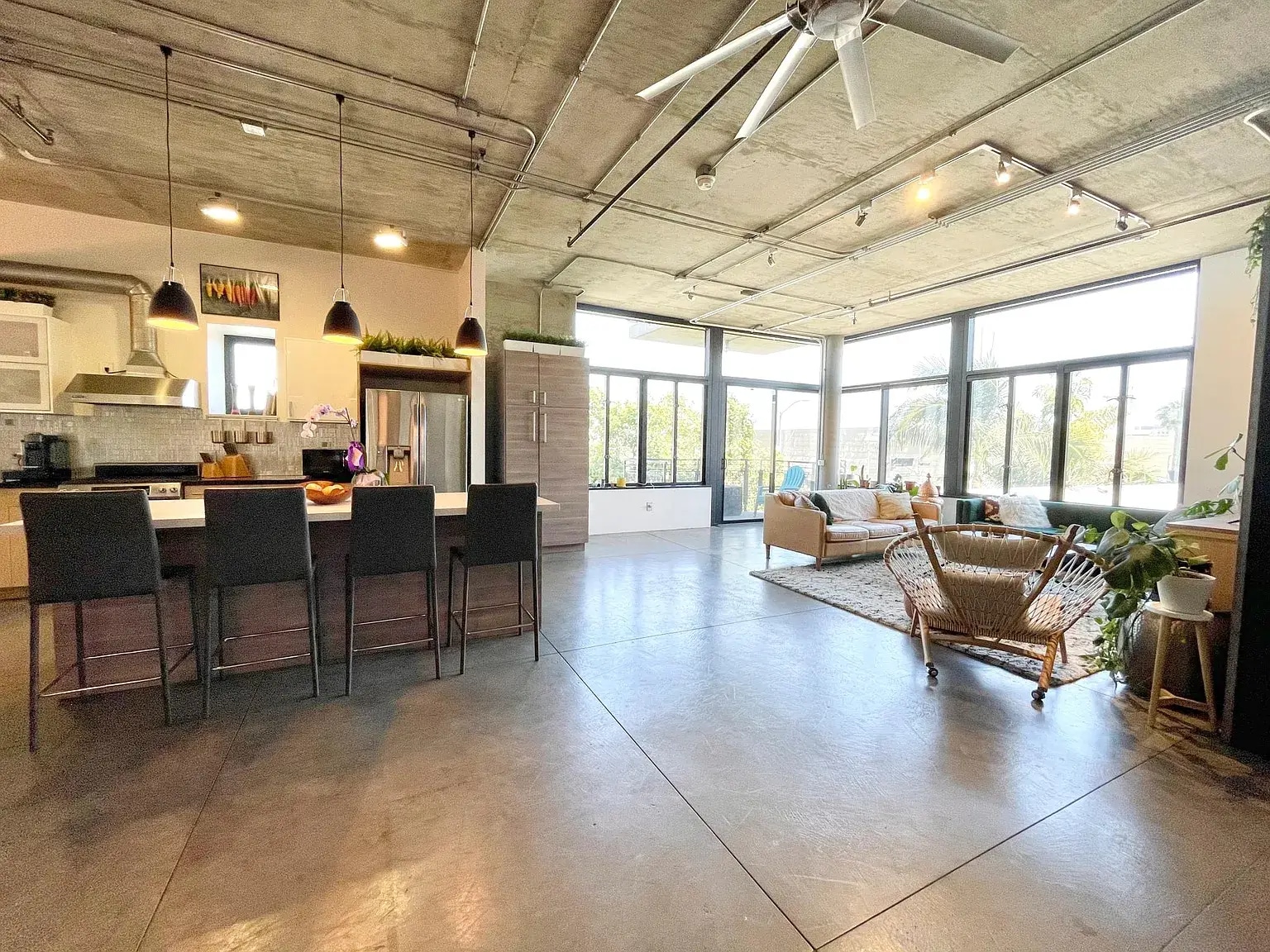 Kitchen and family room - 835 Locust Ave