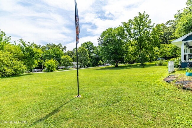 Building Photo - 201 Farlow Dr