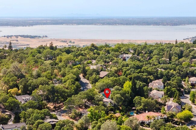 Building Photo - Luxury 5 Bedroom Home with Panoramic Views...