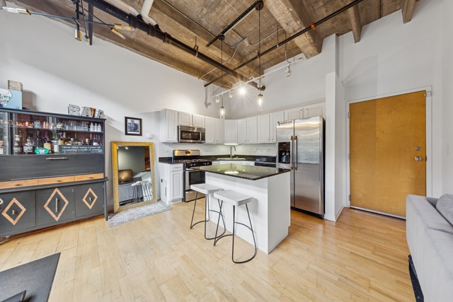 Building Photo - 1740 N Maplewood Ave