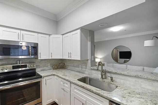 Building Photo - 3777 Peachtree Rd NE