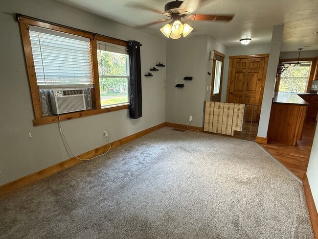 Building Photo - Single family home NOW AVAILABLE!