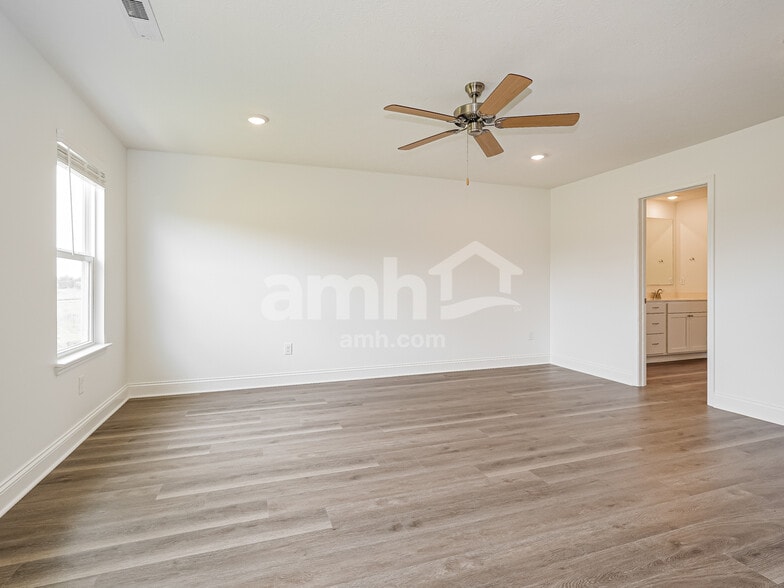 Building Photo - 9065 Lucy Dr