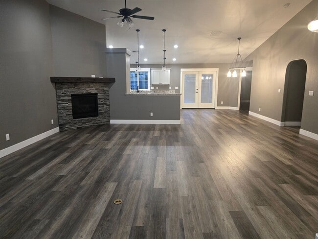 Building Photo - 3 bed 2 bath  Home for Rent in Grants Pass