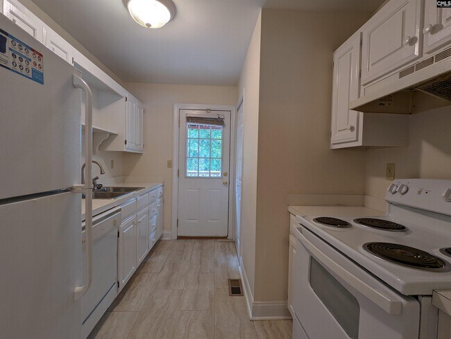 Building Photo - 221 S Pickens St