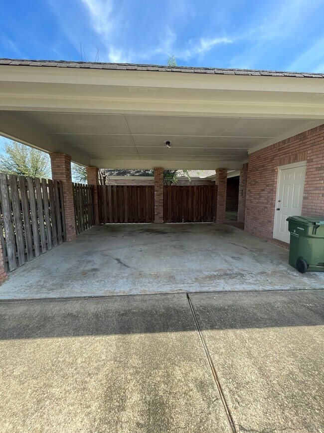 Building Photo - ** 4 bed 2.5 bath located in Sturbridge includes monthly pool service and chemicals ** Call 334-3...