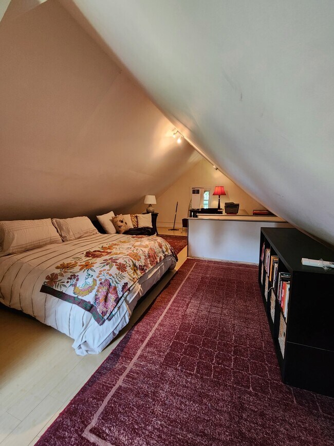 Building Photo - 25 Rombout Ave