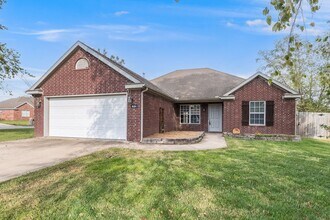 Building Photo - Charming 3-Bedroom Home with Backyard & Ga...