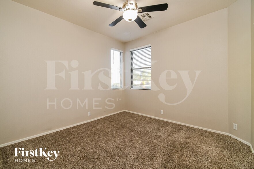 Building Photo - 2701 E Hulet Dr