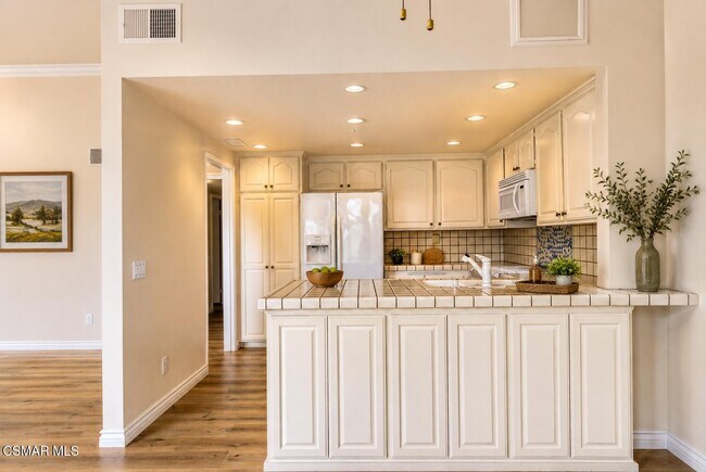 Building Photo - 32355 Saddle Mountain Dr