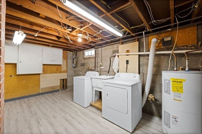 Building Photo - 1419 Keller St