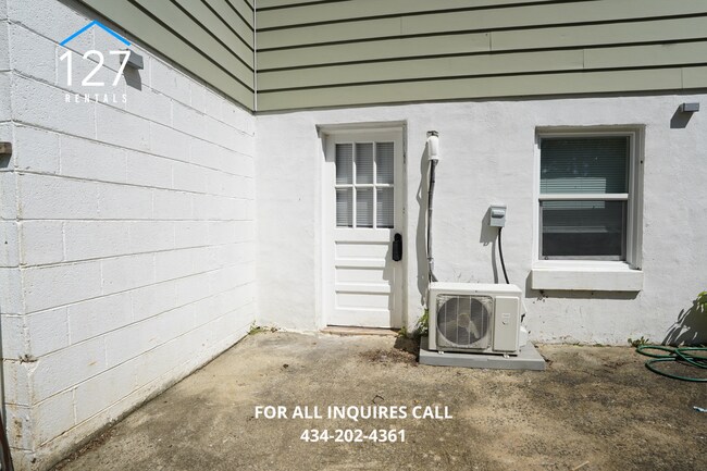 Building Photo - 3 Bedroom Unit with Electric and Water Utilities Included!!