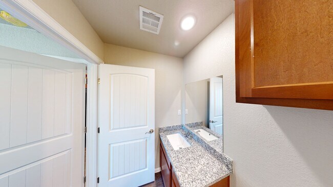 Building Photo - 407 E Tonner Ave