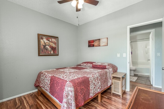 Building Photo - FULLY FURNISHED, 2/1.5 2nd floor condo in Keonekai Villages.