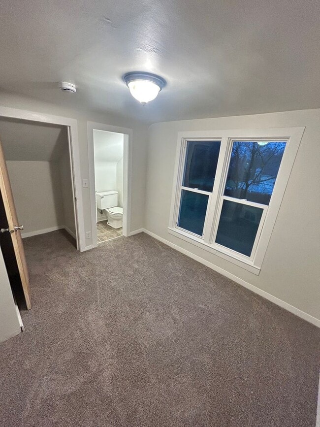 Building Photo - 270 W Pine St NE