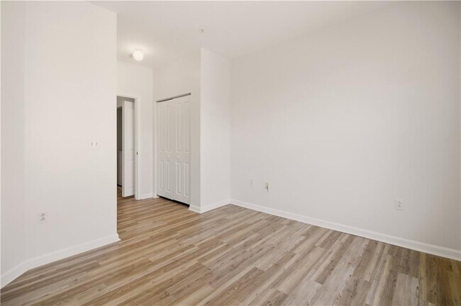 Building Photo - 1000 Providence Pl