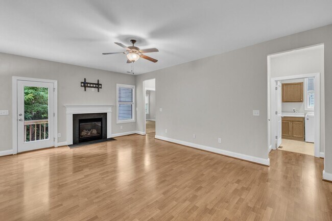 Building Photo - 3 Bedroom Home in Austin Creek! 2 Car Gara...