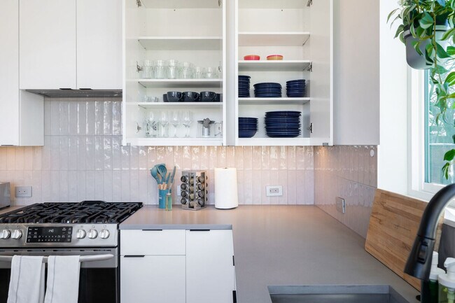 Building Photo - 4510 1st Ave NE