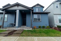 Building Photo - 744 NE 138th Pl