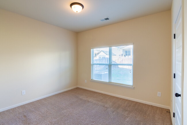 Building Photo - 3375 Grove Landing Cir