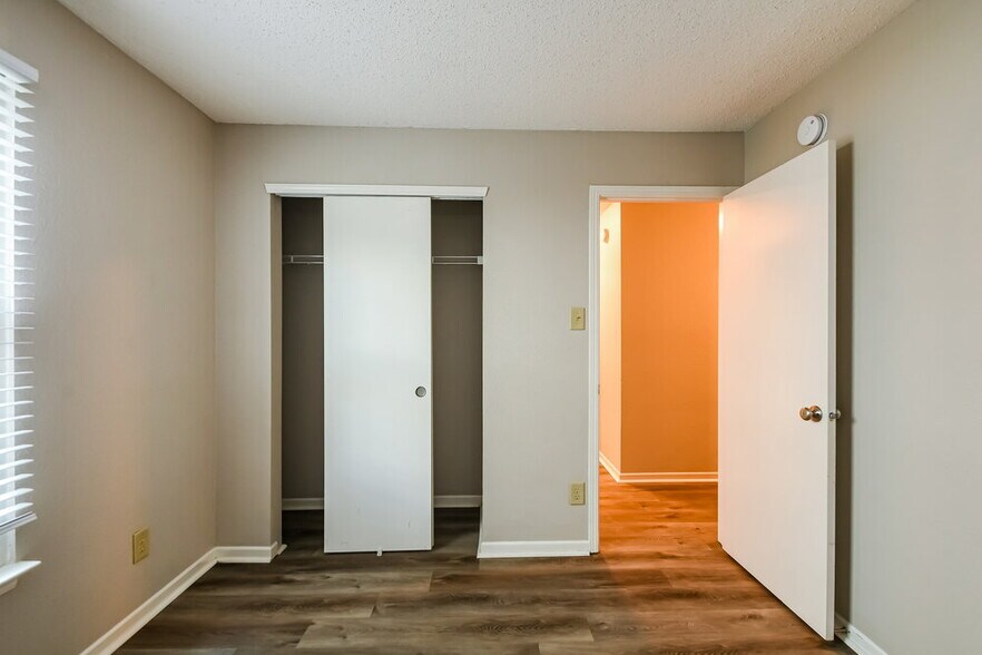 Building Photo - 8835 Youngs Creek Ln